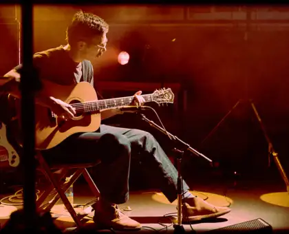 Op de bank met Skate Bush en Marijn Filius